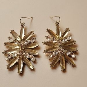 GOLDTONE STAR SHAPED EARRINGS NWOT
